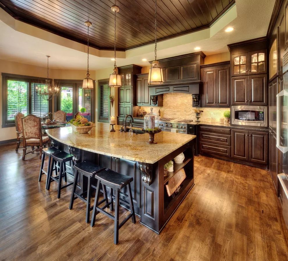 厨房到底铺瓷砖还是地板？