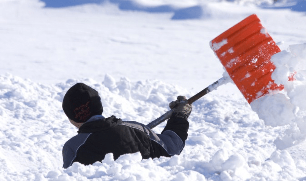 多伦多的冬天，自己铲雪还是请铲雪公司？